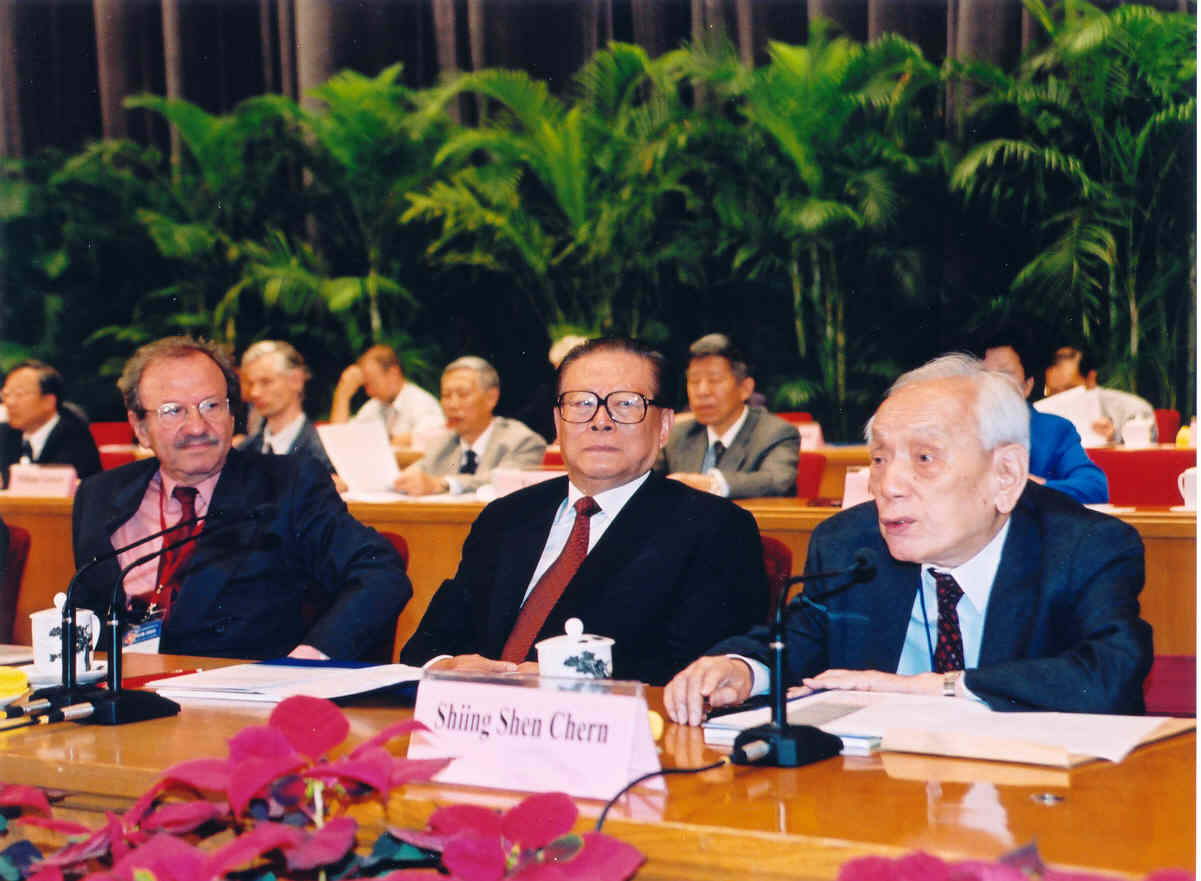 J. Palis, President Jiang Zemin and S.S. Chern